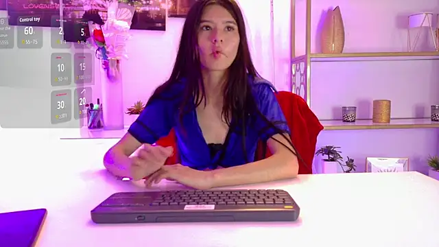 Snapshot of SweetRenata_ chatting on 05.11.26 SweetRenata online show from 05.11.26
