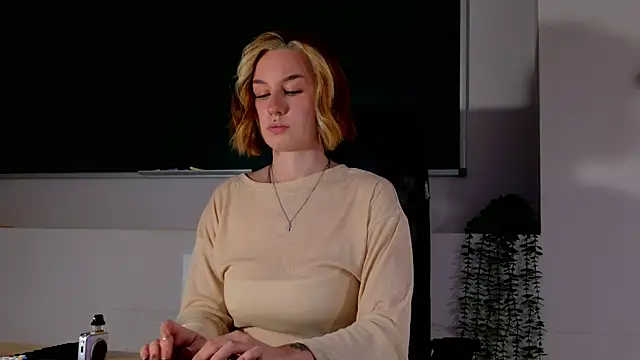 ClaireMathis online show from 06.19.26