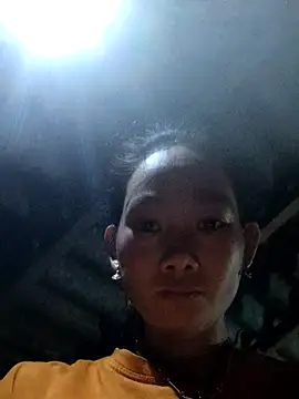 Snapshot of gio-thu chatting on 10.18.25 gio-thu online show from 10.18.25