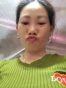 Snapshot of gio-thu chatting on 05.26.26 gio-thu online show from 05.26.26