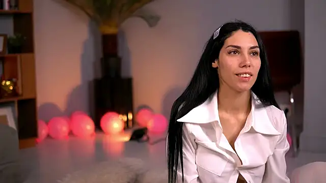 SiennaLuna online show from 11.26.25