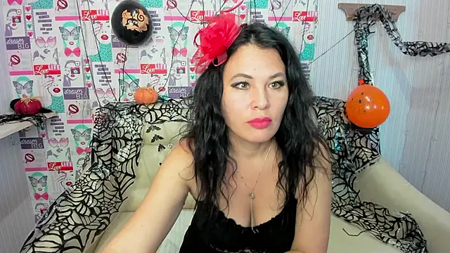 Victoria Panther online show from 10.31.25