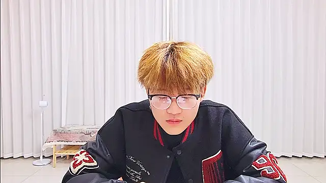 KK-cuteboy online show from 04.01.26