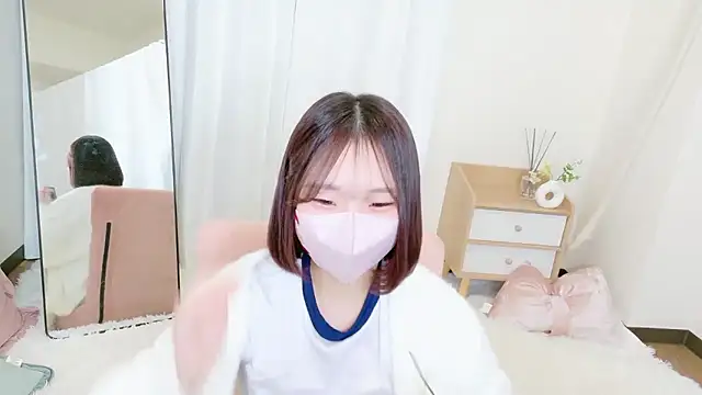 Snapshot of yuno-pi chatting on 11.17.25 yuno-pi online show from 11.17.25