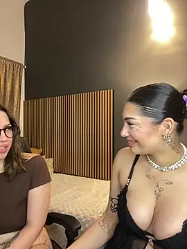 LoraShines online show from 07.19.26