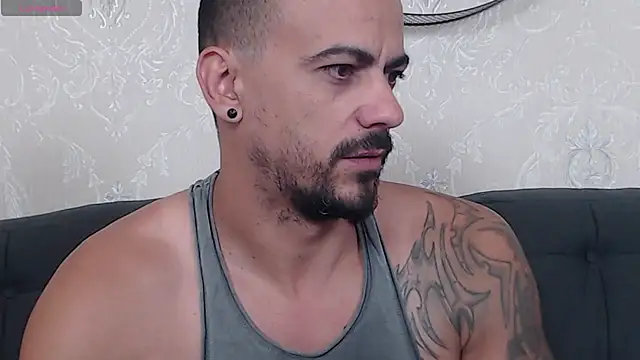 Snapshot of RyanVibe chatting on 10.14.25 RyanVibe online show from 10.14.25