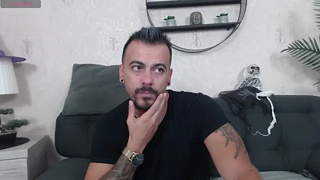 Snapshot of RyanVibe chatting on 10.16.25 RyanVibe online show from 10.16.25