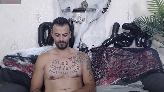 Snapshot of RyanVibe chatting on 10.19.25 RyanVibe online show from 10.19.25