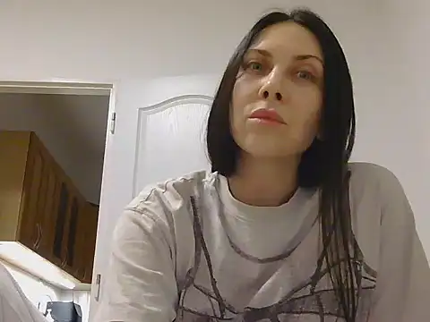 Snapshot of Olivarra chatting on 02.07.26 Olivarra online show from 02.07.26