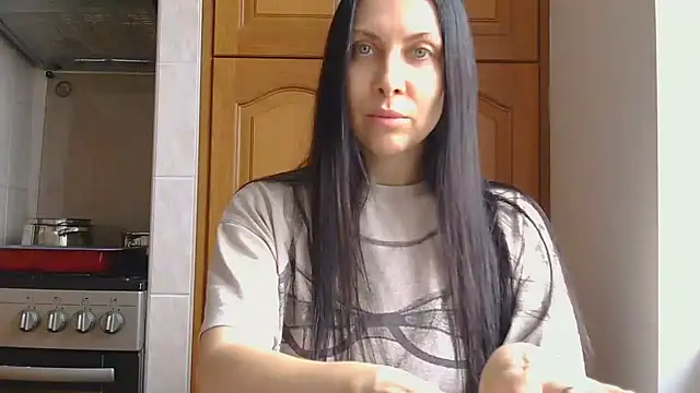 Snapshot of Olivarra chatting on 02.23.26 Olivarra online show from 02.23.26