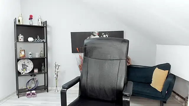 BettyJamess online show from 11.26.25