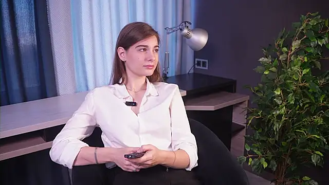 TwilaSanks online show from 10.13.25