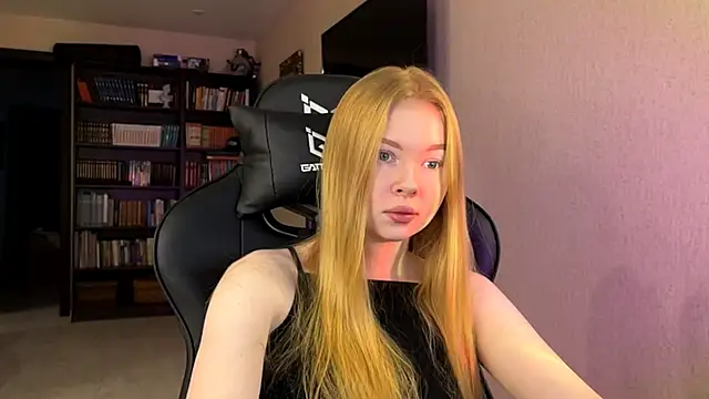 RaguelNicksons online show from 11.05.25