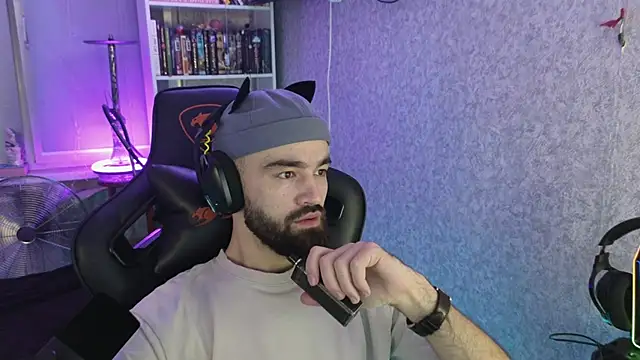 Snapshot of Nik_Namee chatting on 10.10.25 Nik Namee online show from 10.10.25