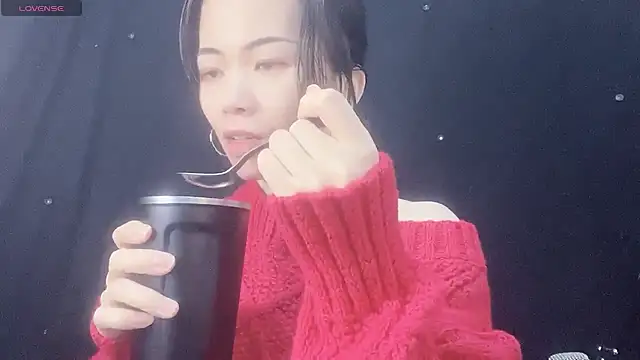 Snapshot of Lynnalltop-165-KeKe chatting on 11.05.25 Lynnalltop-165-KeKe online show from 11.05.25