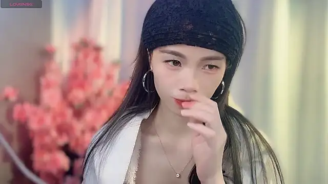 Snapshot of Lynnalltop-165-KeKe chatting on 11.13.25 Lynnalltop-165-KeKe online show from 11.13.25