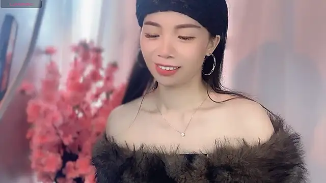 Snapshot of Lynnalltop-165-KeKe chatting on 11.14.25 Lynnalltop-165-KeKe online show from 11.14.25