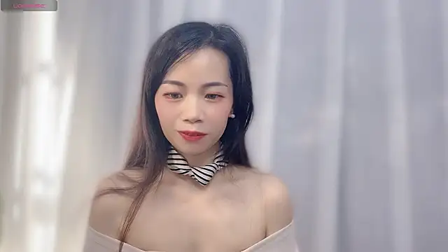 Snapshot of Lynnalltop-165-KeKe chatting on 12.14.25 Lynnalltop-165-KeKe online show from 12.14.25