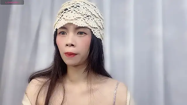 Snapshot of Lynnalltop-165-KeKe chatting on 12.15.25 Lynnalltop-165-KeKe online show from 12.15.25