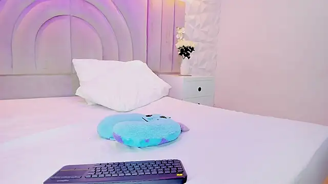 Snapshot of rebeca_brown_ chatting on 01.14.26 rebeca brown online show from 01.14.26