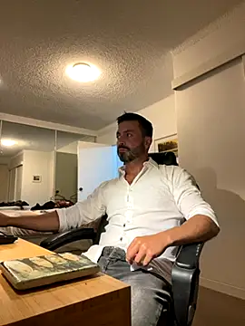 Snapshot of DrDreAu chatting on 11.17.25 DrDreAu online show from 11.17.25