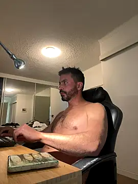 Snapshot of DrDreAu chatting on 11.18.25 DrDreAu online show from 11.18.25