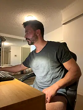 Snapshot of DrDreAu chatting on 11.22.25 DrDreAu online show from 11.22.25