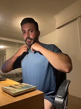 Snapshot of DrDreAu chatting on 12.02.25 DrDreAu online show from 12.02.25