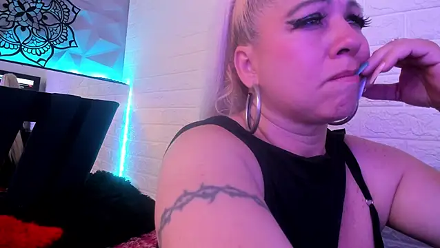 pamela velazco online show from 12.03.25