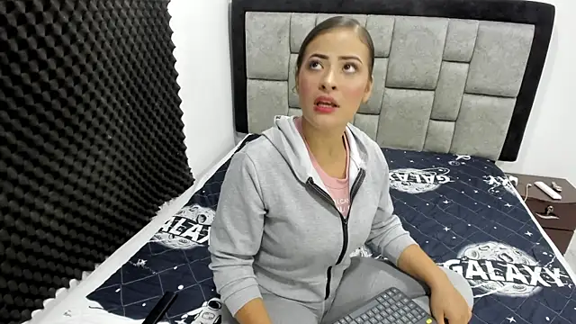 Snapshot of gabi-grey chatting on 10.26.25 gabi-grey online show from 10.26.25