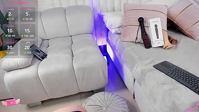 Snapshot of _nicole_moon chatting on 12.01.25 nicole moon online show from 12.01.25