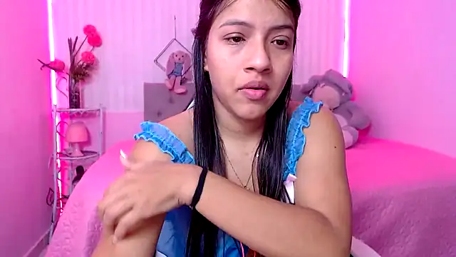 Snapshot of zara_cute chatting on 04.24.26 zara cute online show from 04.24.26