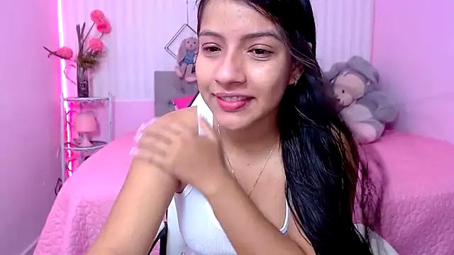 Snapshot of zara_cute chatting on 04.25.26 zara cute online show from 04.25.26