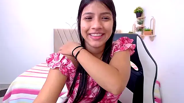 Snapshot of zara_cute chatting on 05.14.26 zara cute online show from 05.14.26