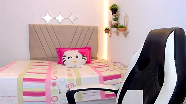 Snapshot of zara_cute chatting on 05.29.26 zara cute online show from 05.29.26