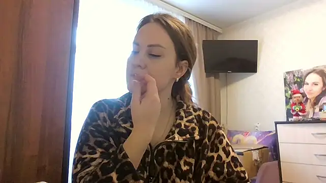 MeadowEyes online show from 02.14.26