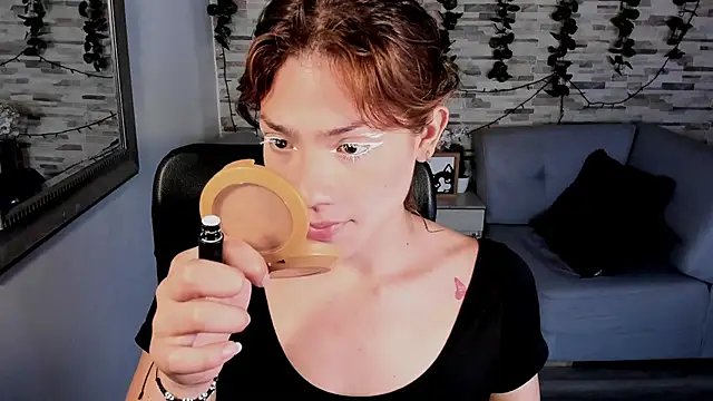 Snapshot of KassMonroe chatting on 01.16.26 KassMonroe online show from 01.16.26