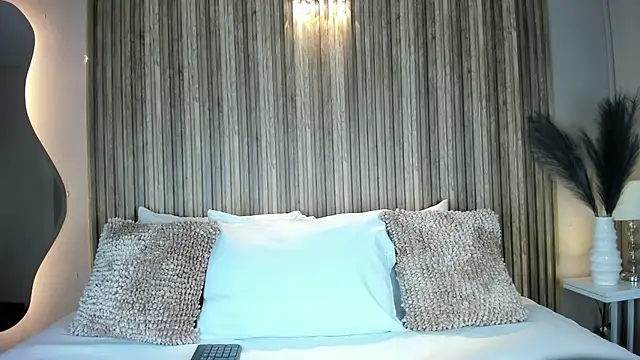 VanneCamiel online show from 10.30.25