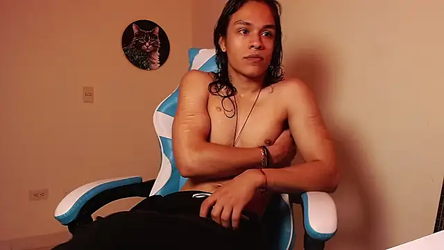 Snapshot of tom_1945 chatting on 10.24.25 tom 1945 online show from 10.24.25