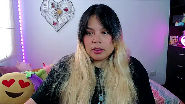 EllieMoonX online show from 04.10.26