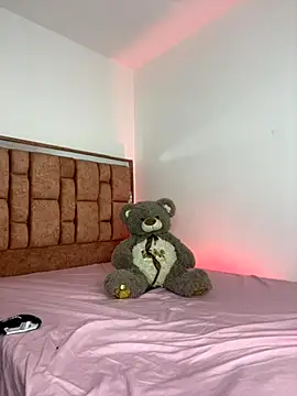 Lucy 699 online show from 11.21.25