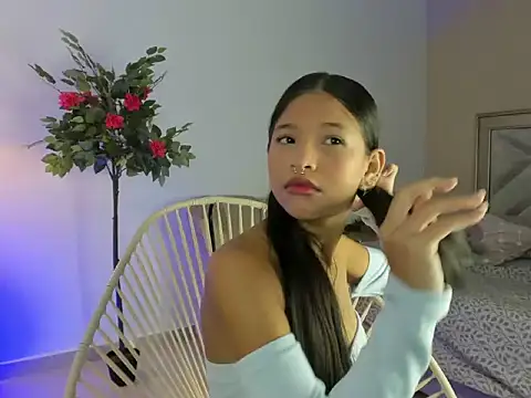 christine  khant online show from 10.16.25