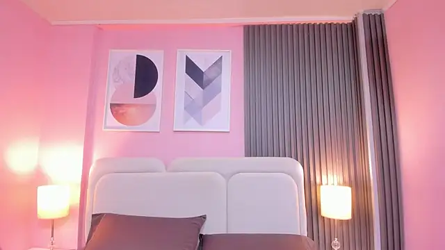 Snapshot of luly_dreams chatting on 10.18.25 luly dreams online show from 10.18.25