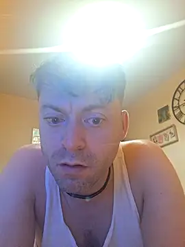 Snapshot of DelayedAnalog720 chatting on 10.26.25 DelayedAnalog720 online show from 10.26.25