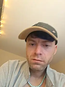 Snapshot of DelayedAnalog720 chatting on 11.20.25 DelayedAnalog720 online show from 11.20.25