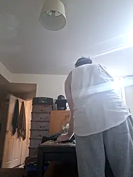 Snapshot of DelayedAnalog720 chatting on 11.24.25 DelayedAnalog720 online show from 11.24.25