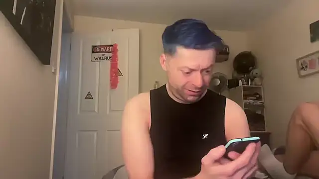 Snapshot of DelayedAnalog720 chatting on 12.18.25 DelayedAnalog720 online show from 12.18.25