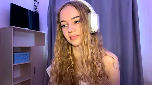 LunaCrave online show from 10.22.25