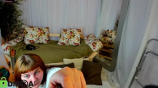 Snapshot of Rene_Shine chatting on 10.18.25 Rene Shine online show from 10.18.25