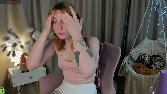 Snapshot of Rene_Shine chatting on 10.29.25 Rene Shine online show from 10.29.25